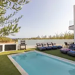 Villa Iva By The Sea *