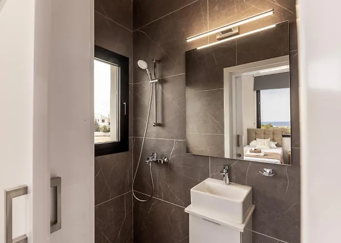 Villa Iva By The Sea *